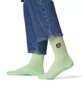 HR Problem Crew-Socken in Mintgrün von Good Willy, am Damenbein getragen, Ansicht 2 (KI-generiert)