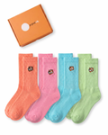 Weekend Set für Damen von Good Willy: 4 Paar Crew-Socken in Pfirsich, Rosa, Türkis und Mintgrün mit oranger Geschenkbox (KI-generiert)